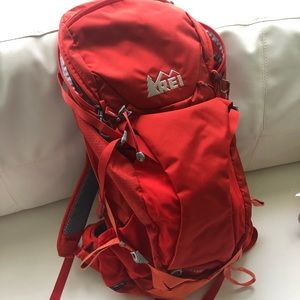 REI Traverse 28L Women’s Hiking Backpack